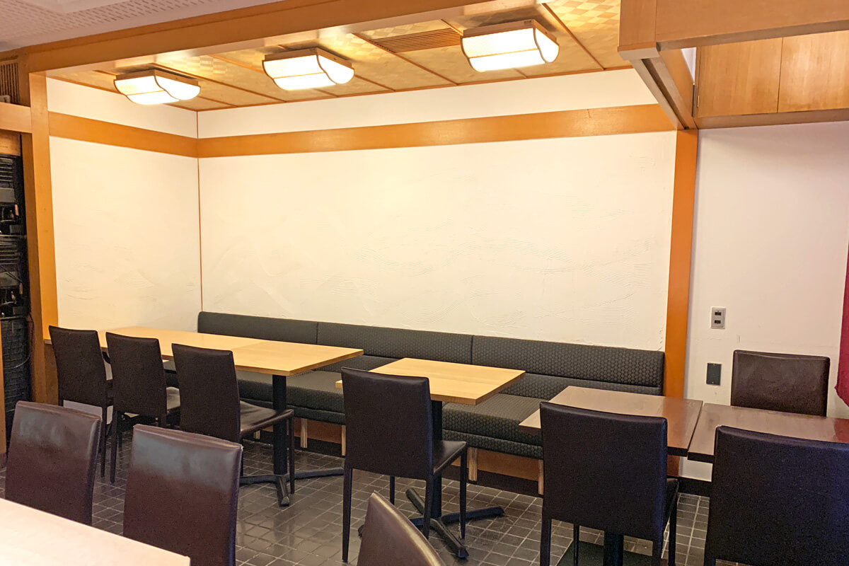 蕎麦とわいん関の店内